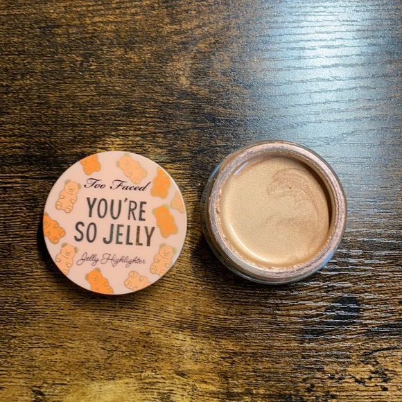 Too Faced You’re So Jelly Highlighter